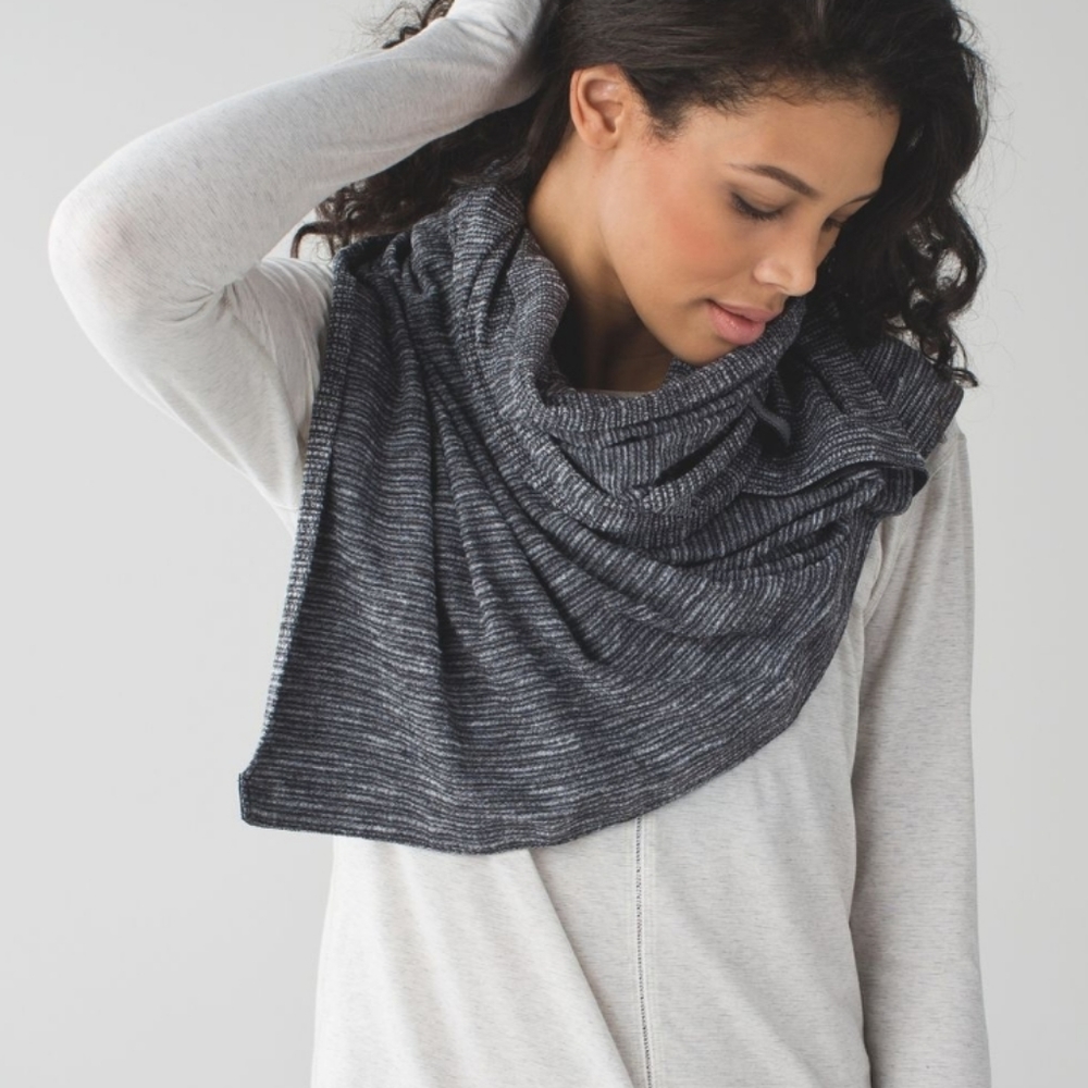 Lululemon Vinyasa Scarf Coco Pique Black White